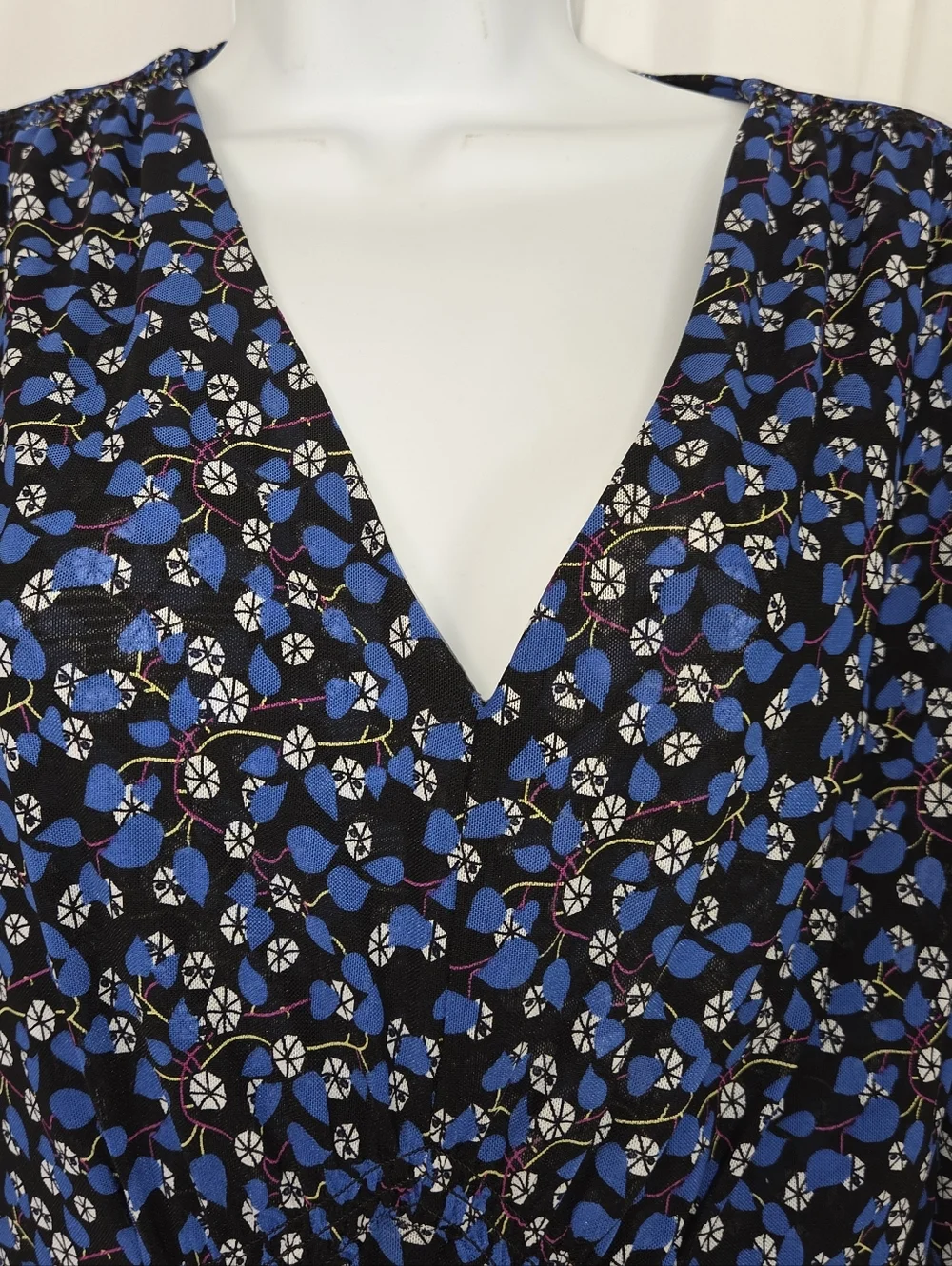 CAbi Blue Floral V-Neck Long Sleeve Dress Size M